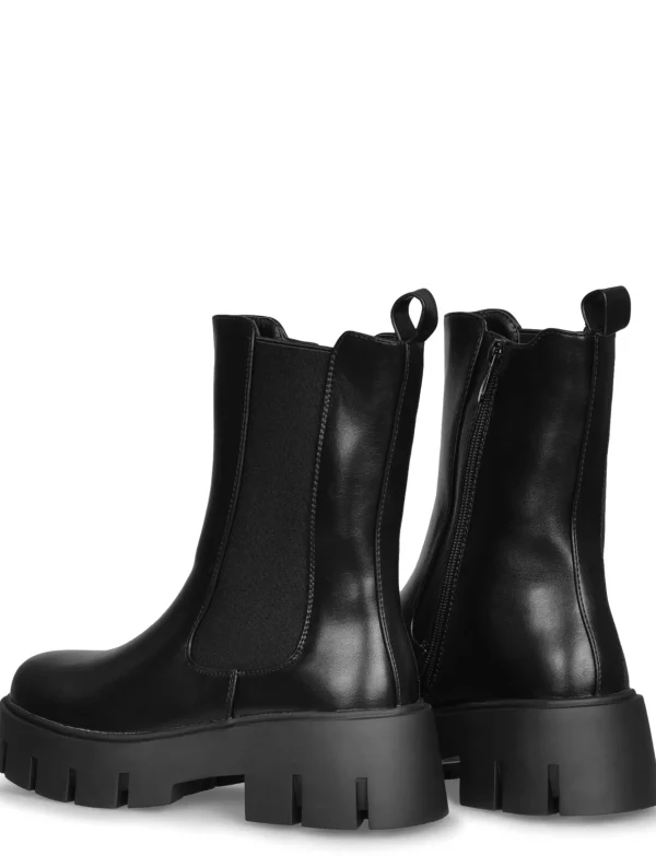Boot Maaik Zwart