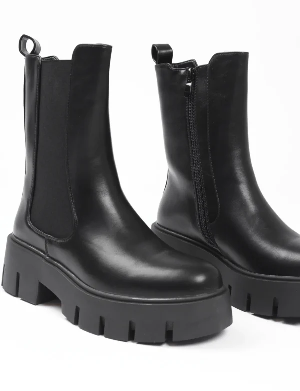 Boot Maaik Zwart
