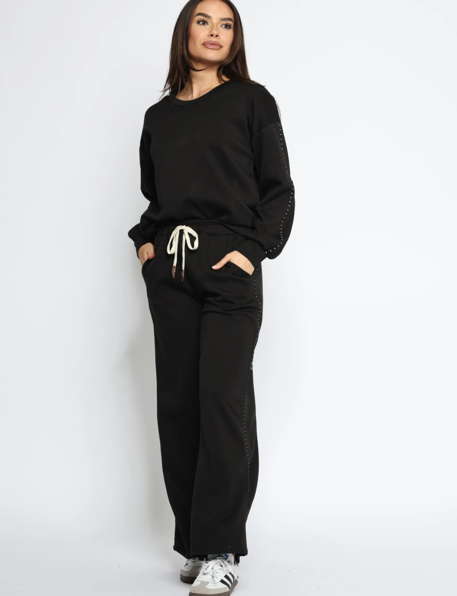 huispak_naomi_zwart_0.webp Huispak Naomi Zwart