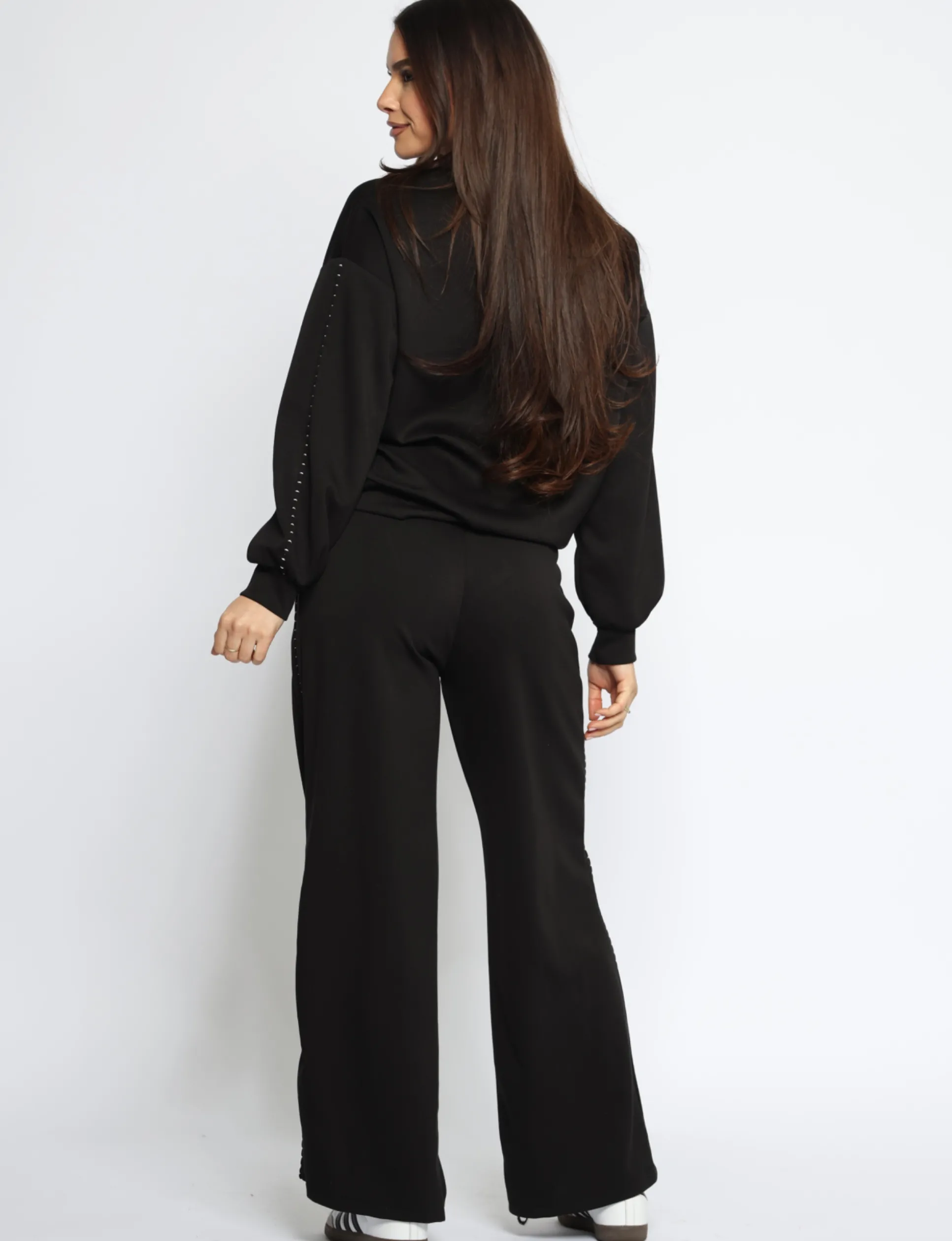 huispak_naomi_zwart_1.webp Huispak Naomi Zwart