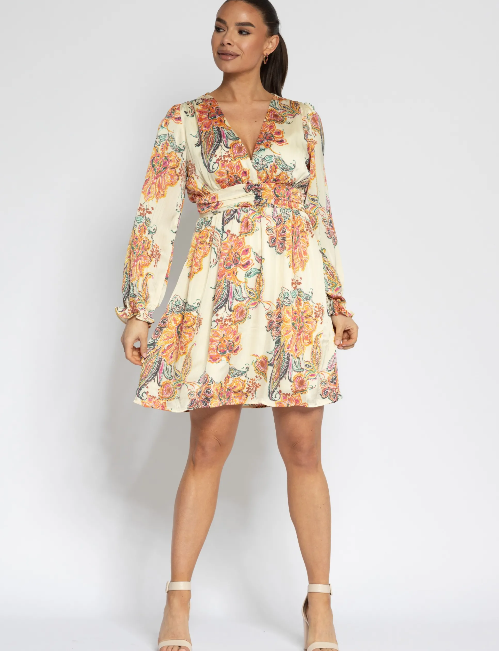 jurk_meddy_beige_1.webp Jurk Meddy Beige