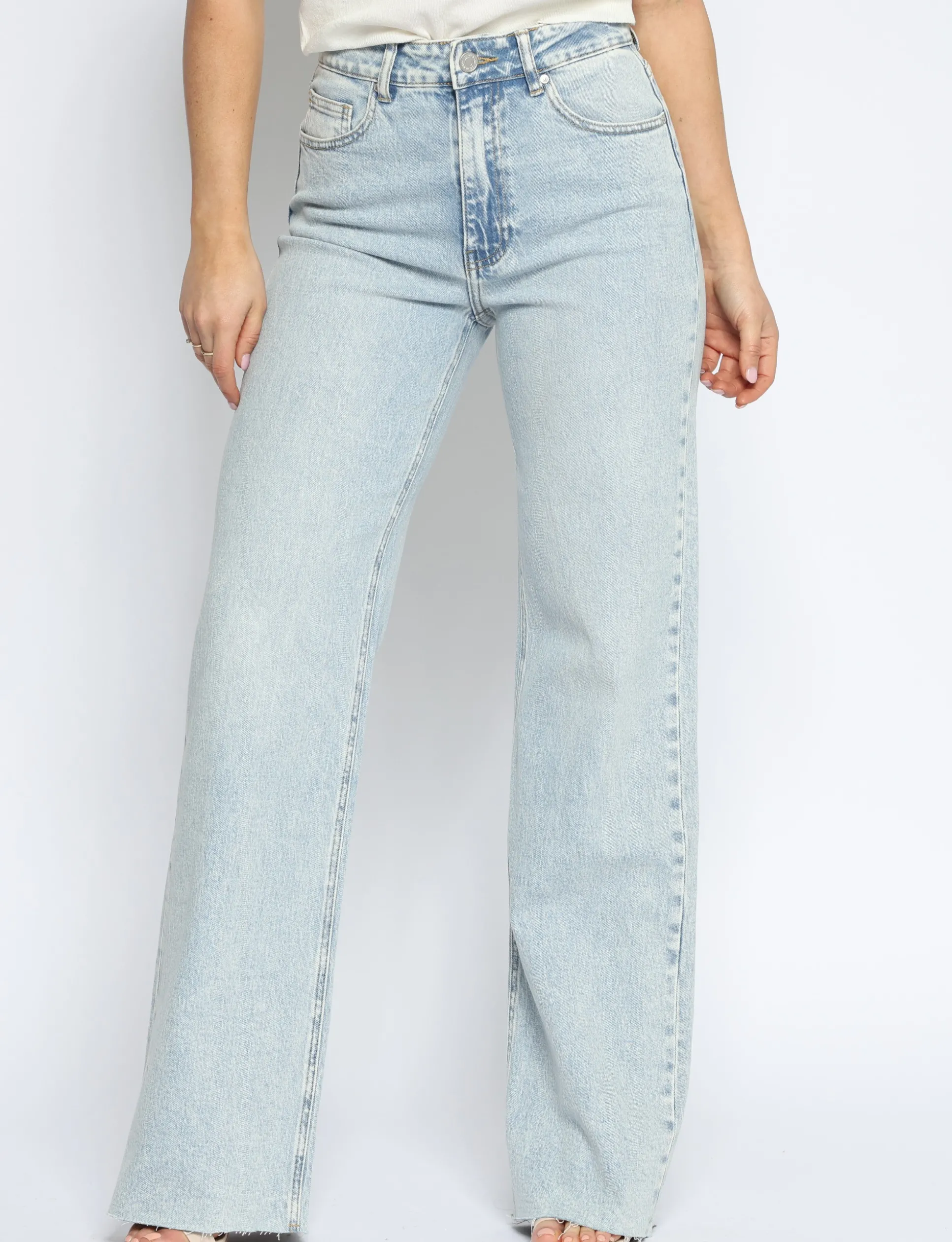 queen_hearts__wide_leg_st_1-4.webp Queen Hearts | Wide leg, Straight jeans W3636 Lichtblauw