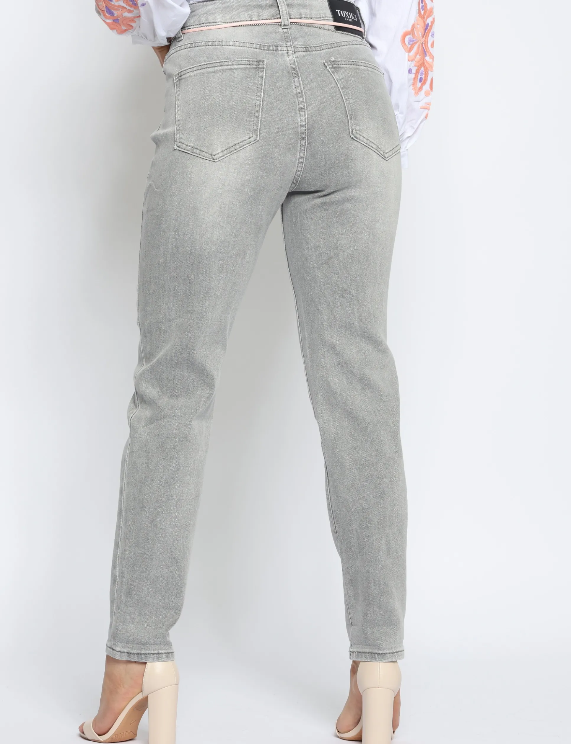 toxik__mom_jeans_met_riem_3.webp Toxik | Mom jeans met riem H2715 Grijs